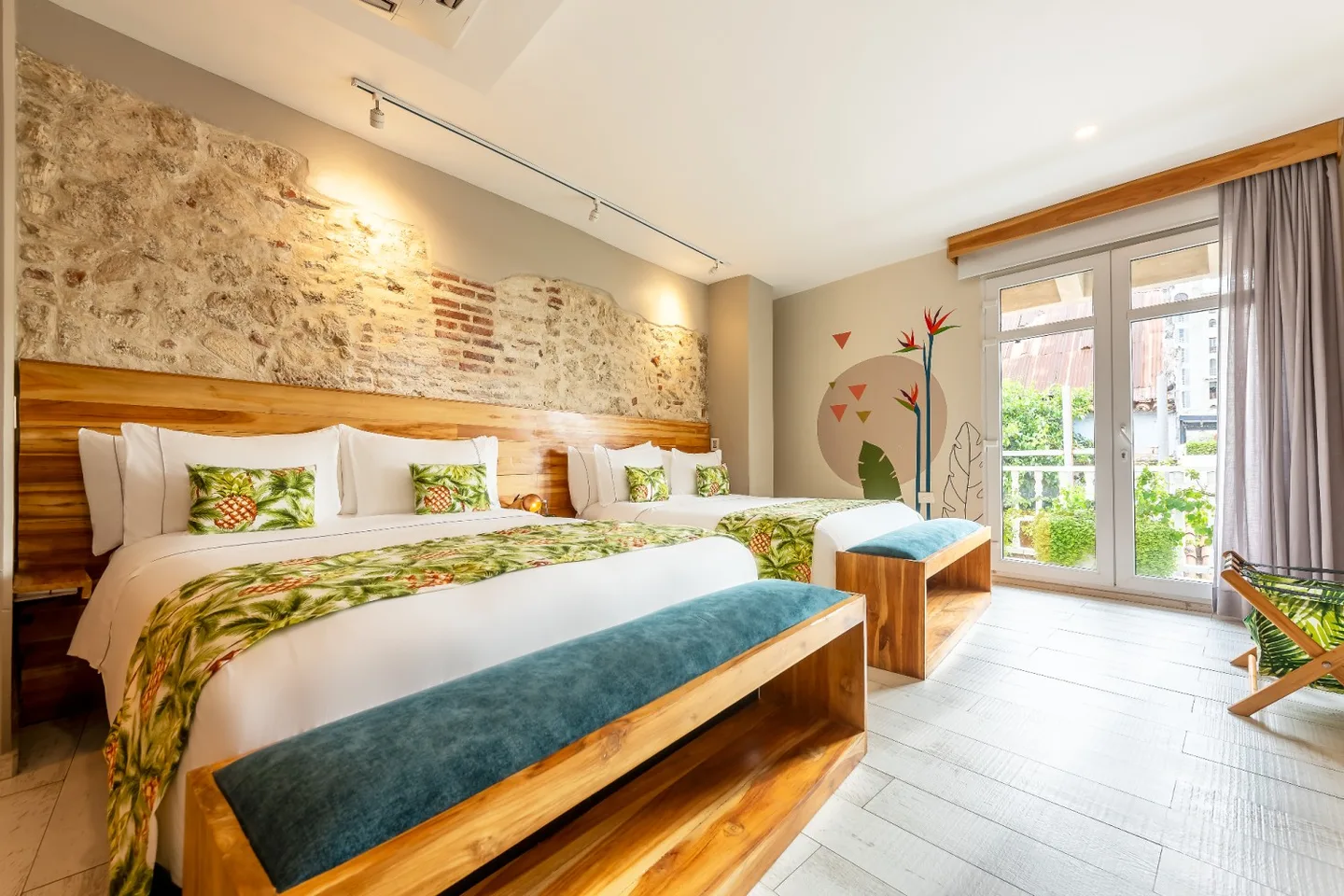 Bedroom — Deluxe Queen/Twin — Townhouse Cartagena, San Diego, Walled Old Town